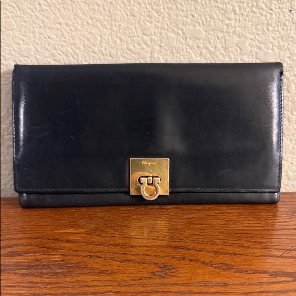 Salvatore Ferragamo Leather Continental Wallet - Picture 3 of 16